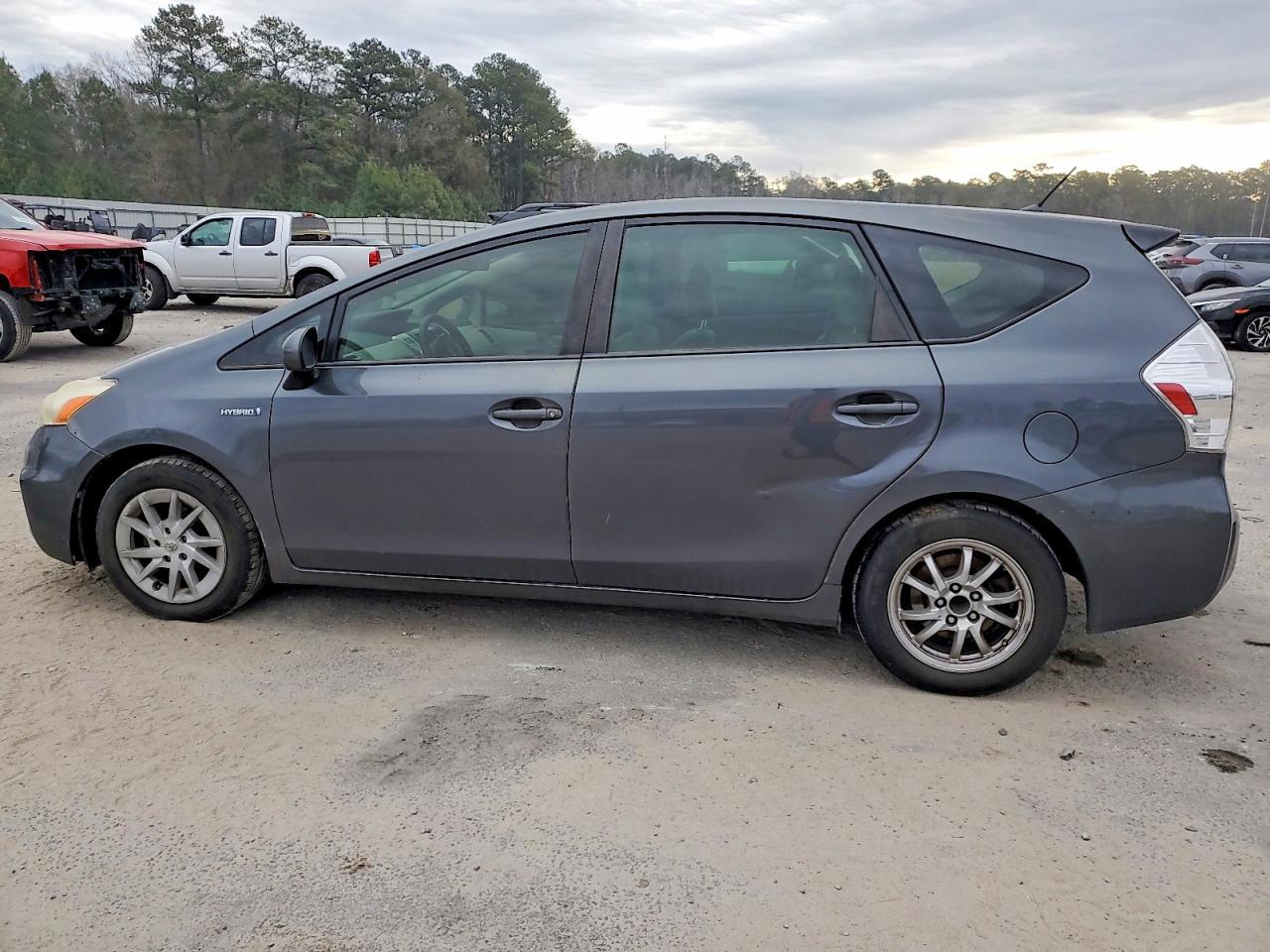 2013 TOYOTA PRIUS V
