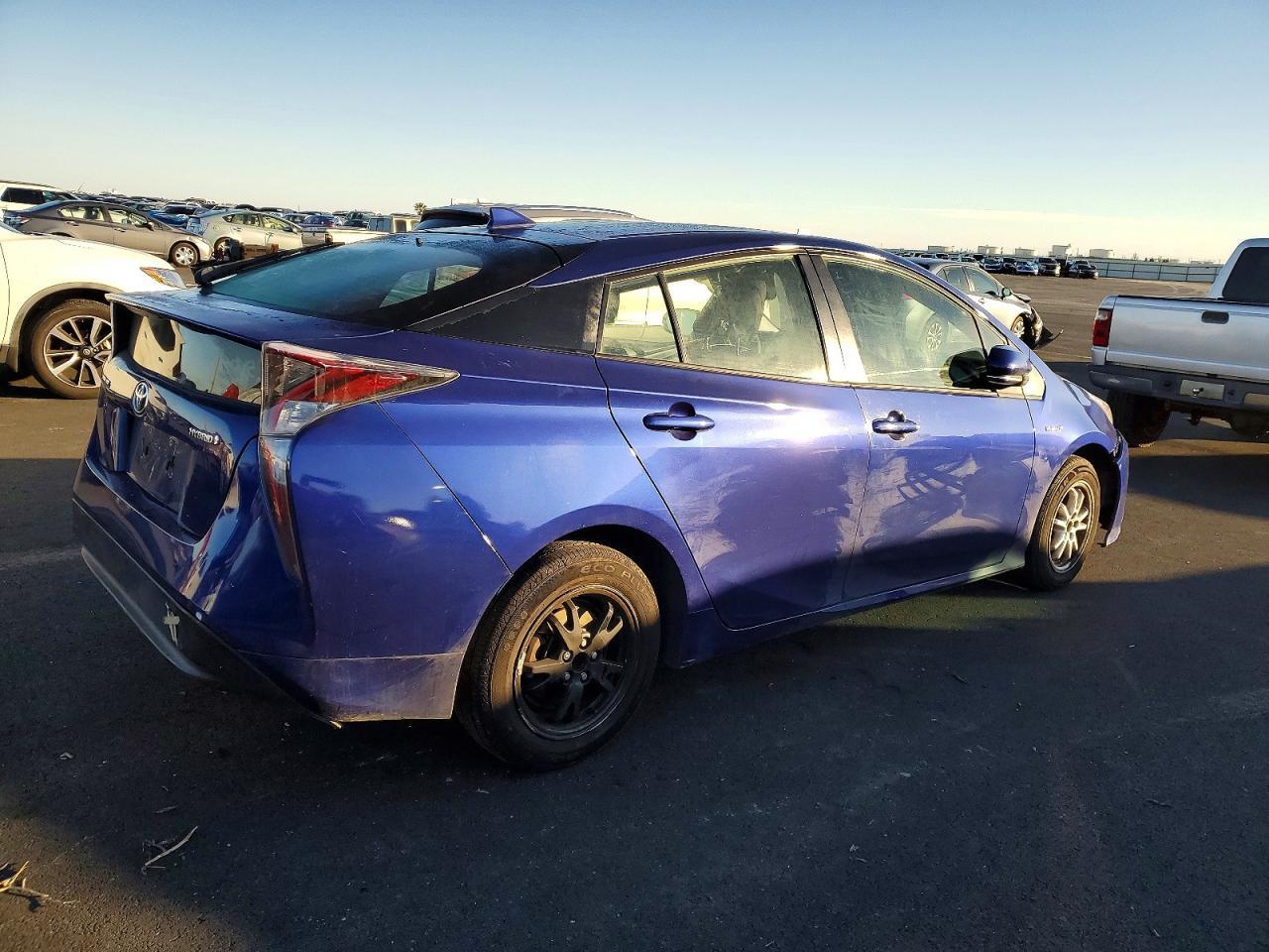 2016 TOYOTA PRIUS