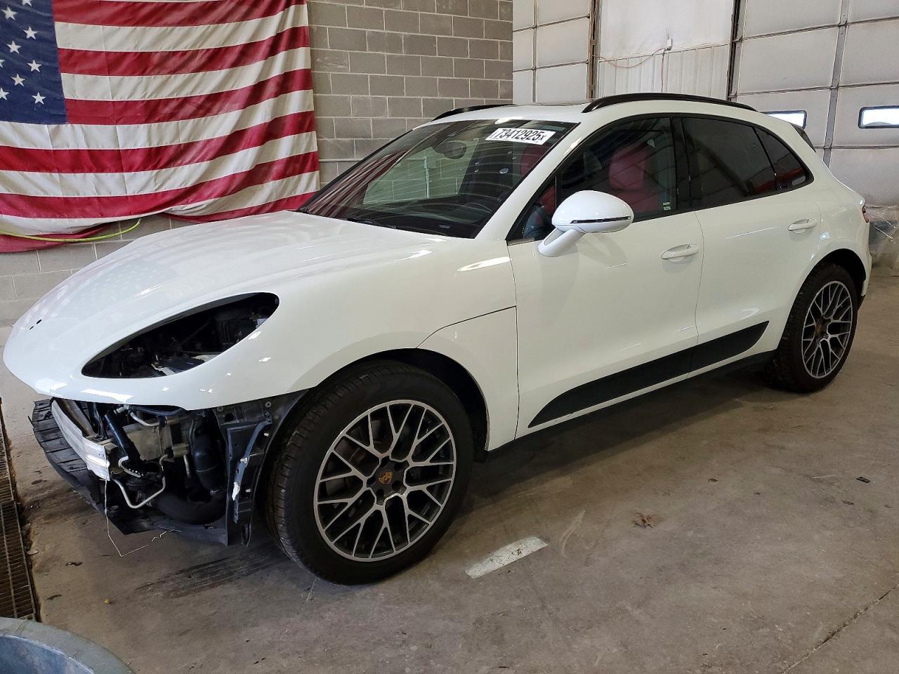 2018 PORSCHE Macan