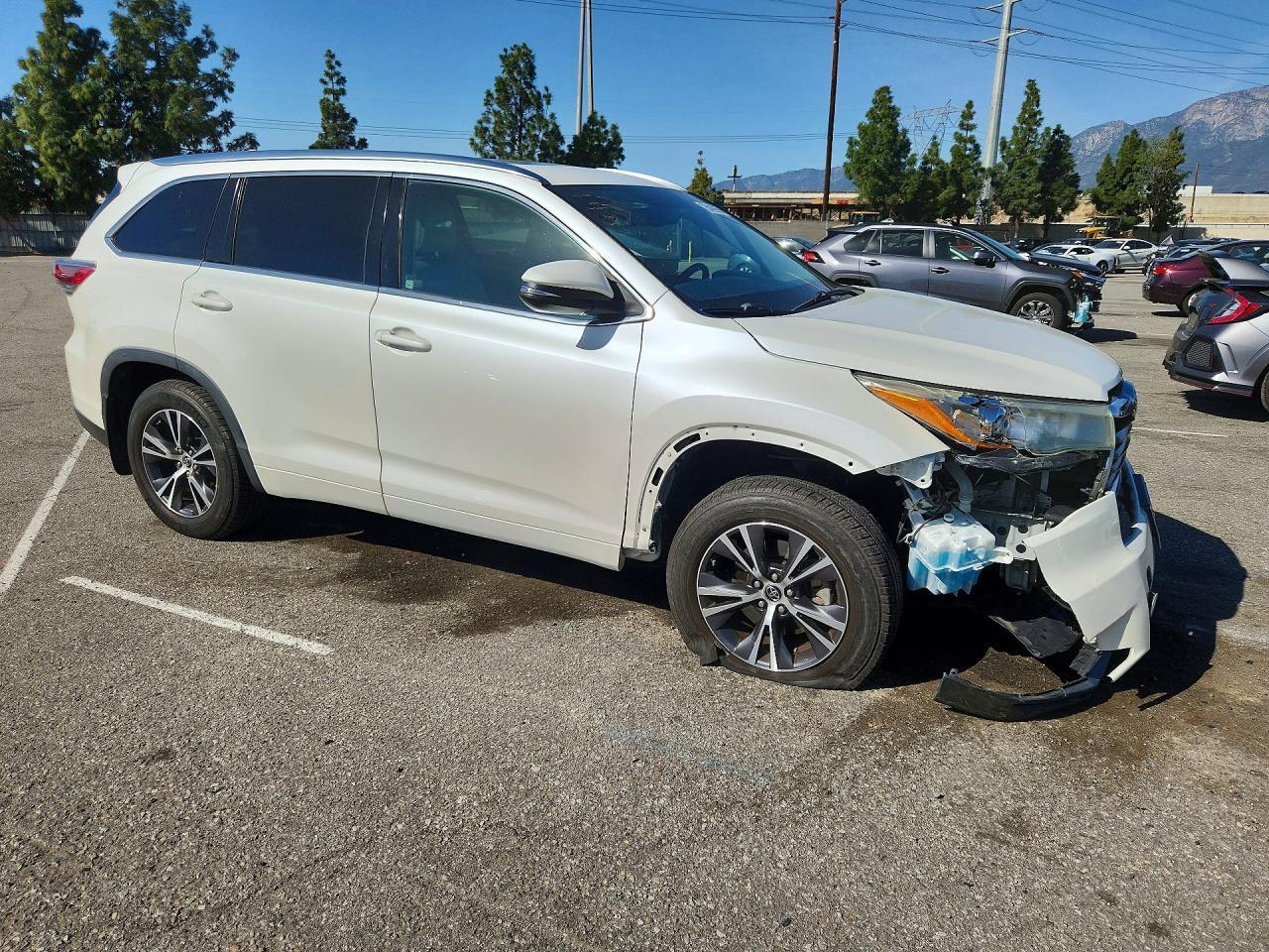 2016 TOYOTA HIGHLANDER