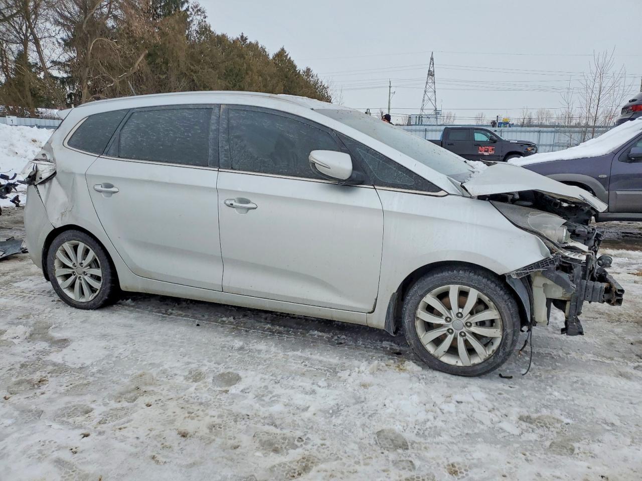 2014 KIA RONDO