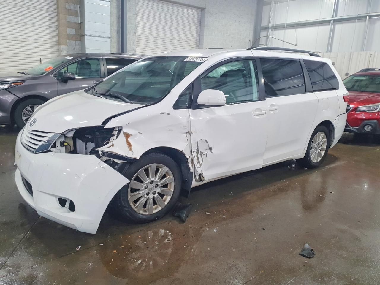 2015 TOYOTA SIENNA