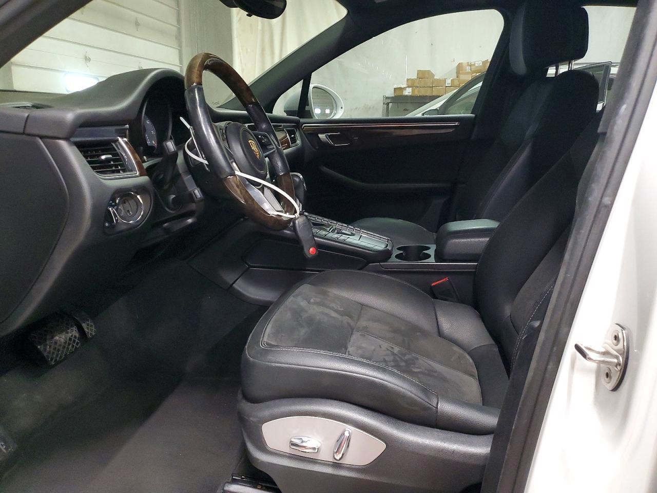 2018 PORSCHE Macan