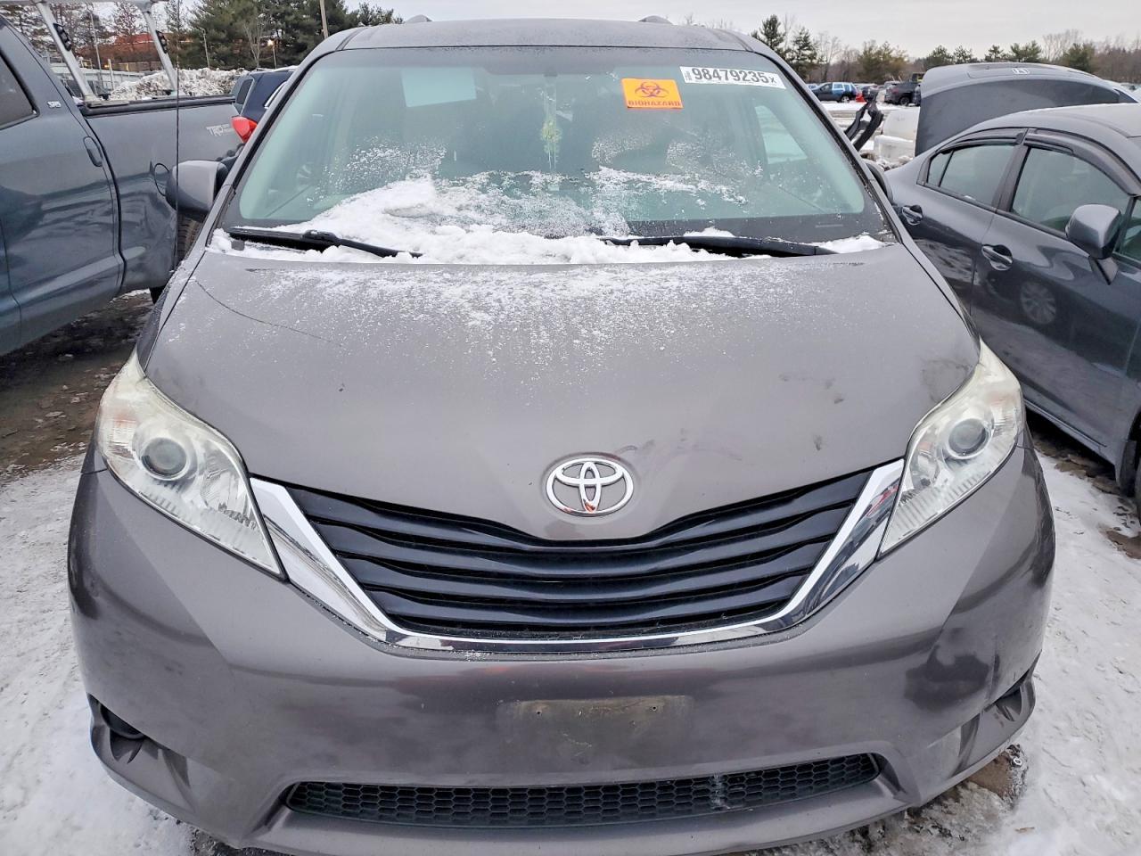 2012 TOYOTA SIENNA