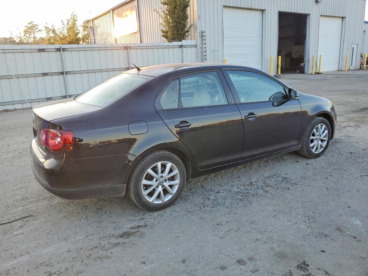2010 VOLKSWAGEN JETTA