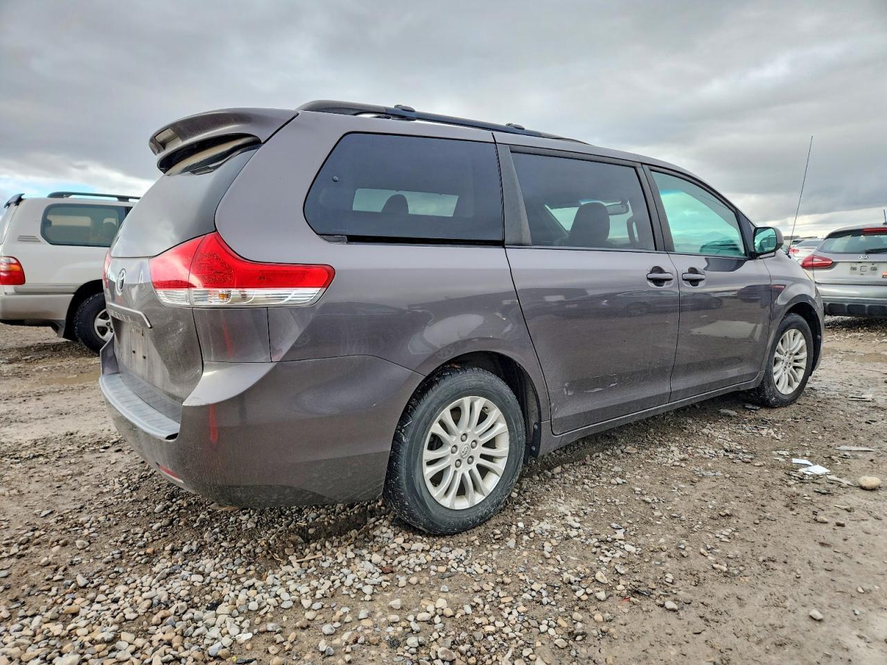 2012 TOYOTA SIENNA