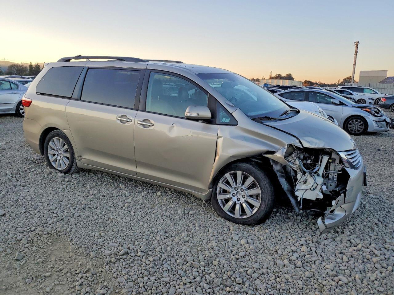 2015 TOYOTA SIENNA