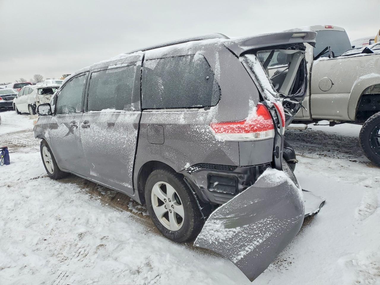 2013 TOYOTA SIENNA
