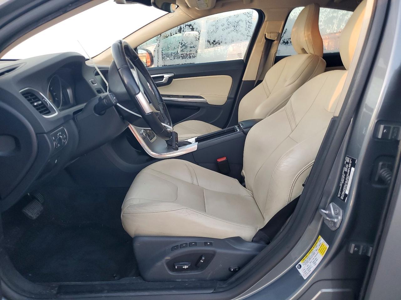 2017 VOLVO S60