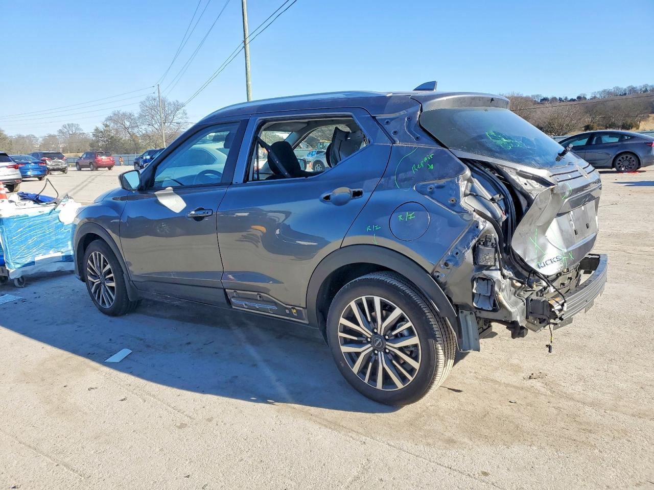 2024 NISSAN KICKS