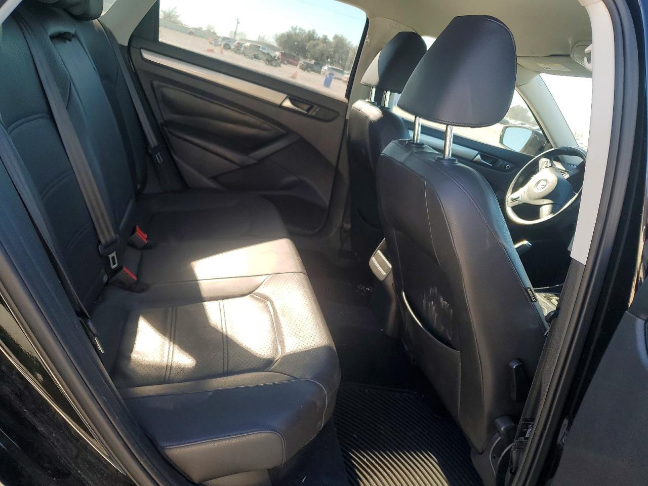 2014 VOLKSWAGEN Passat
