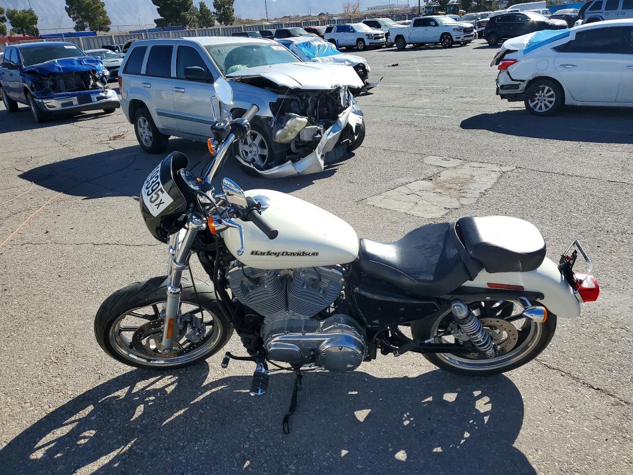 2018 HARLEY-DAVIDSON Xl883