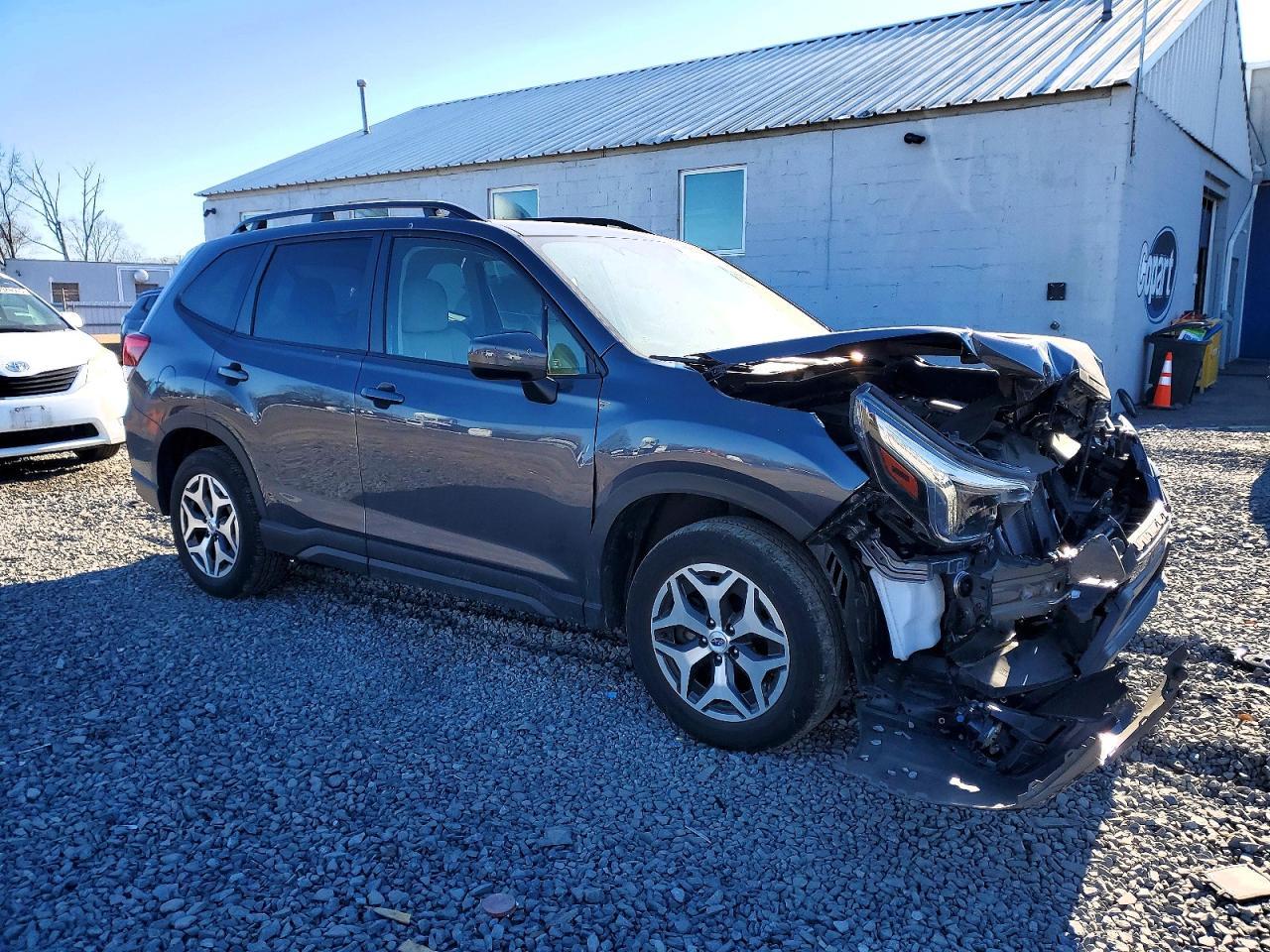 2023 SUBARU FORESTER