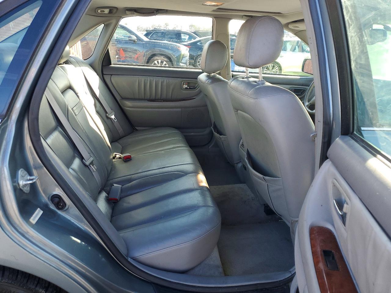 2002 TOYOTA Avalon