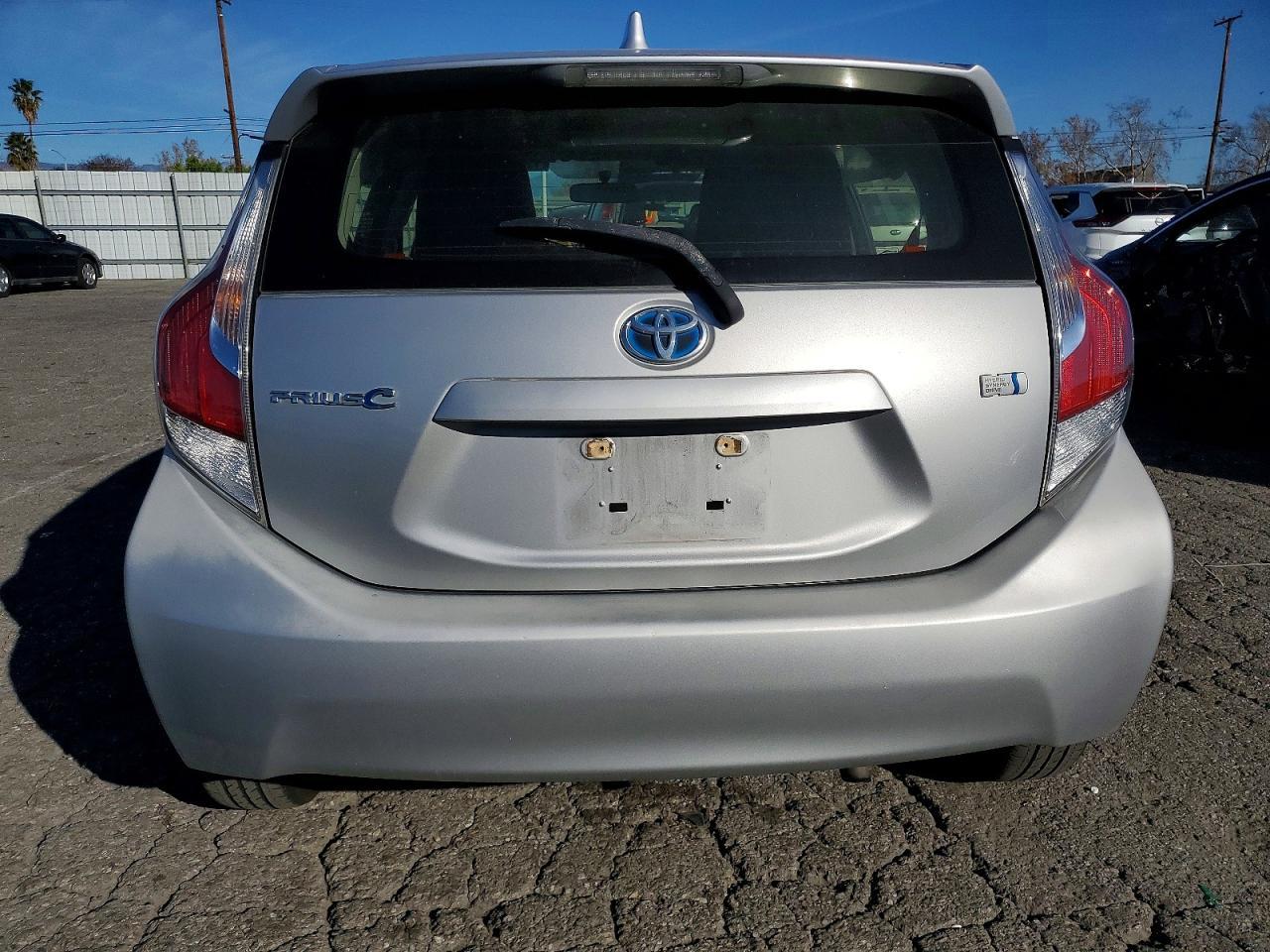 2016 TOYOTA Prius c