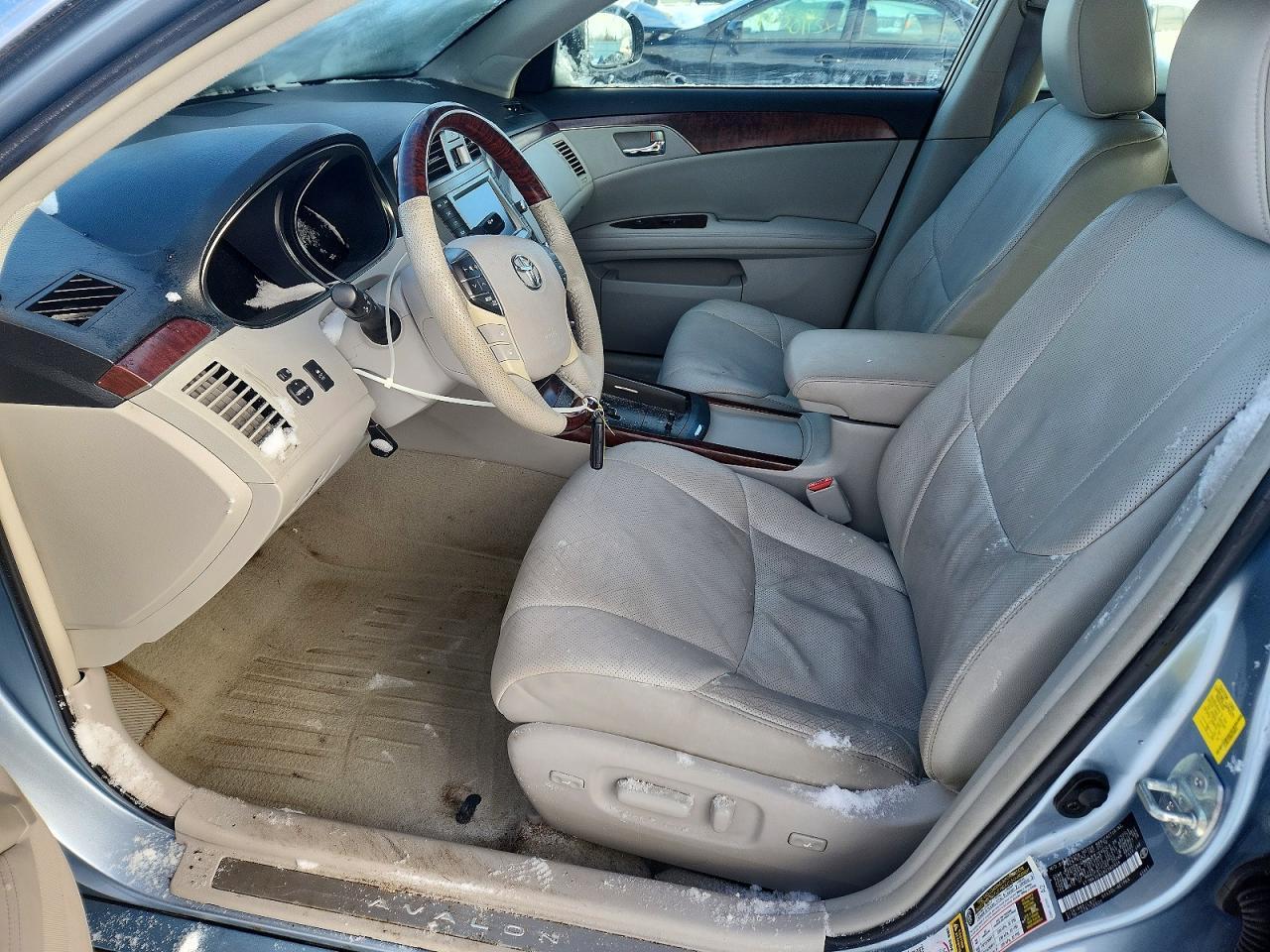 2011 TOYOTA Avalon