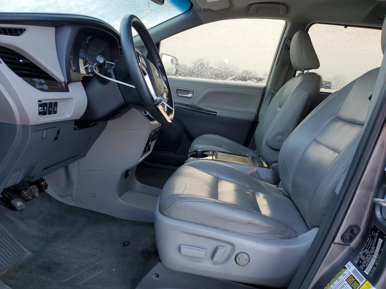 2015 TOYOTA SIENNA