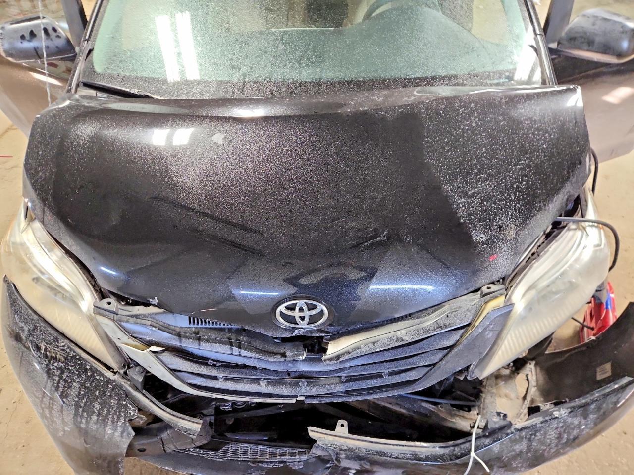 2014 TOYOTA SIENNA