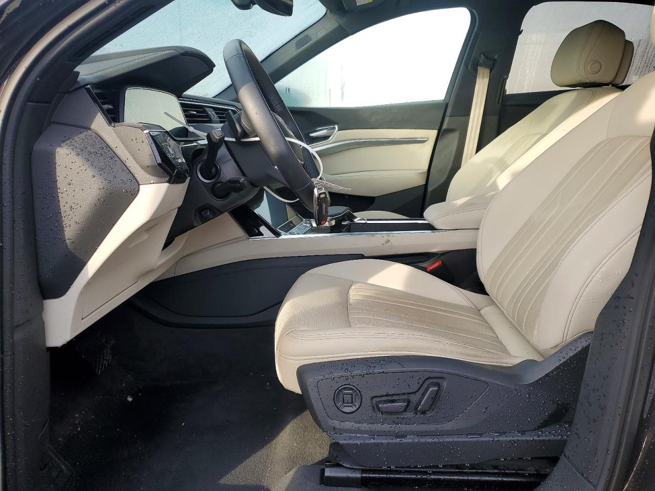 2024 AUDI Q8