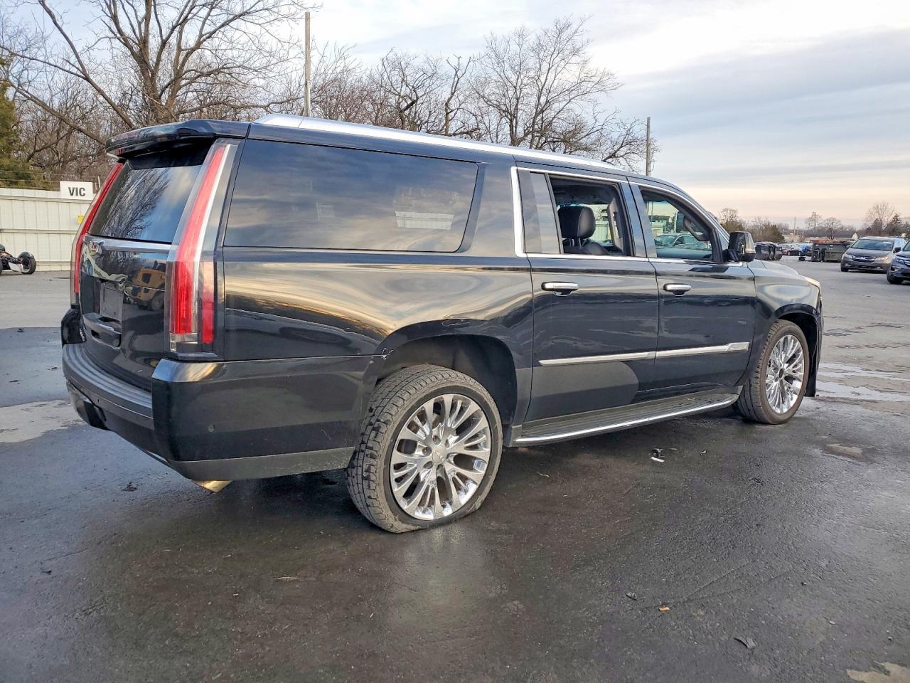 2018 CADILLAC Escalade ESV