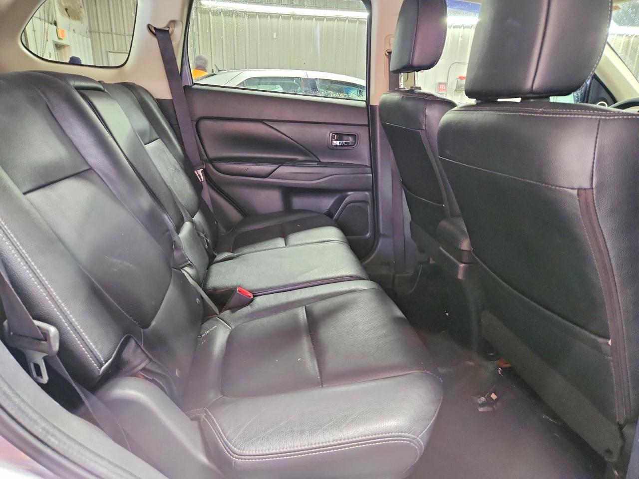 2015 MITSUBISHI outlander