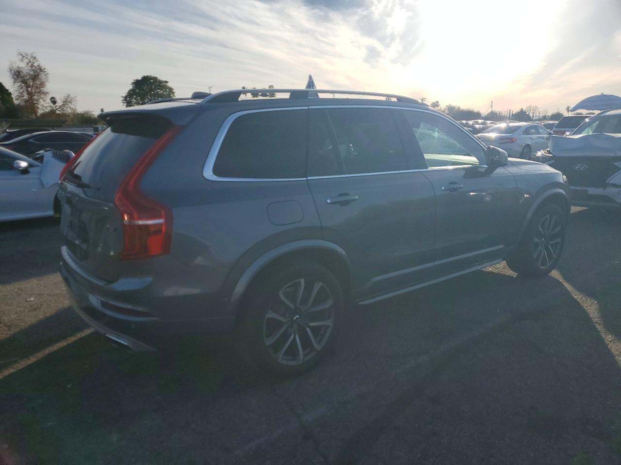 2018 VOLVO XC90