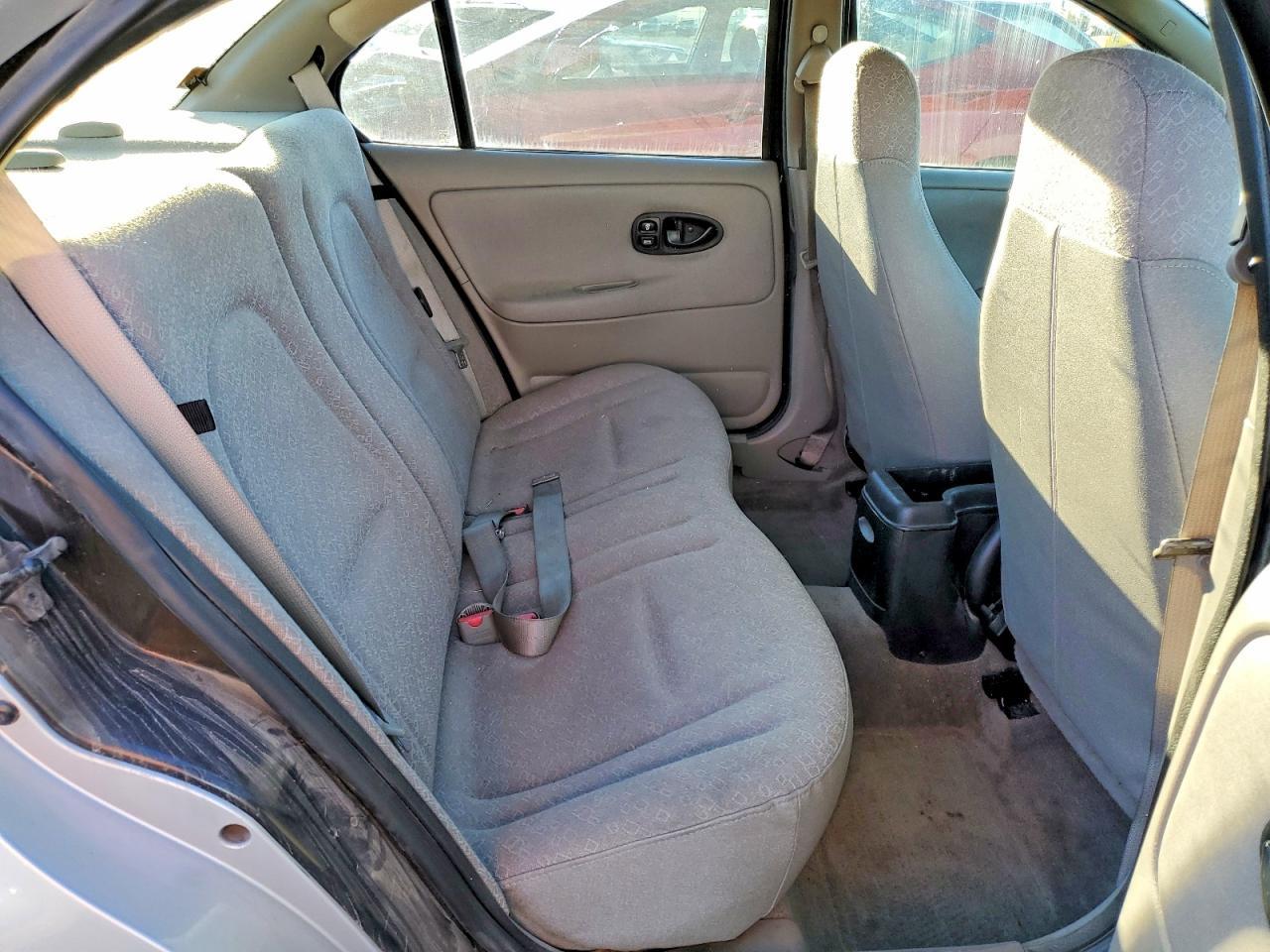 2002 SATURN Sl1