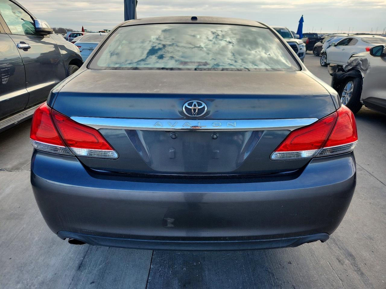 2011 TOYOTA Avalon