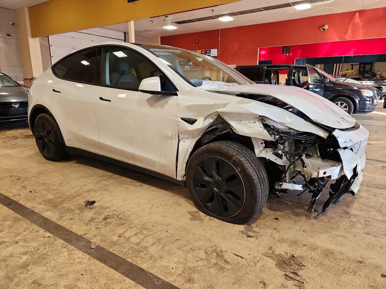2024 TESLA MODEL Y