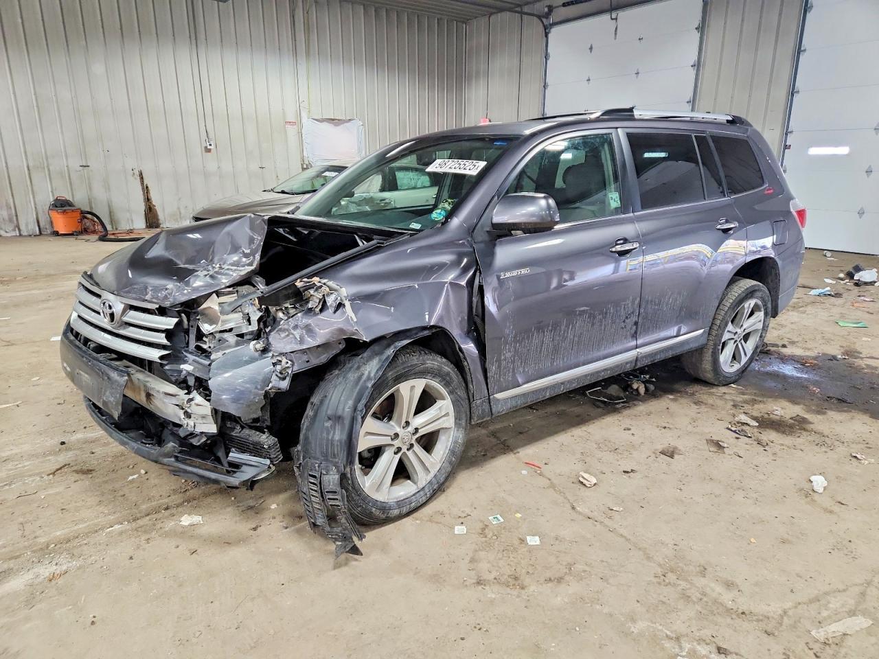 2013 TOYOTA HIGHLANDER