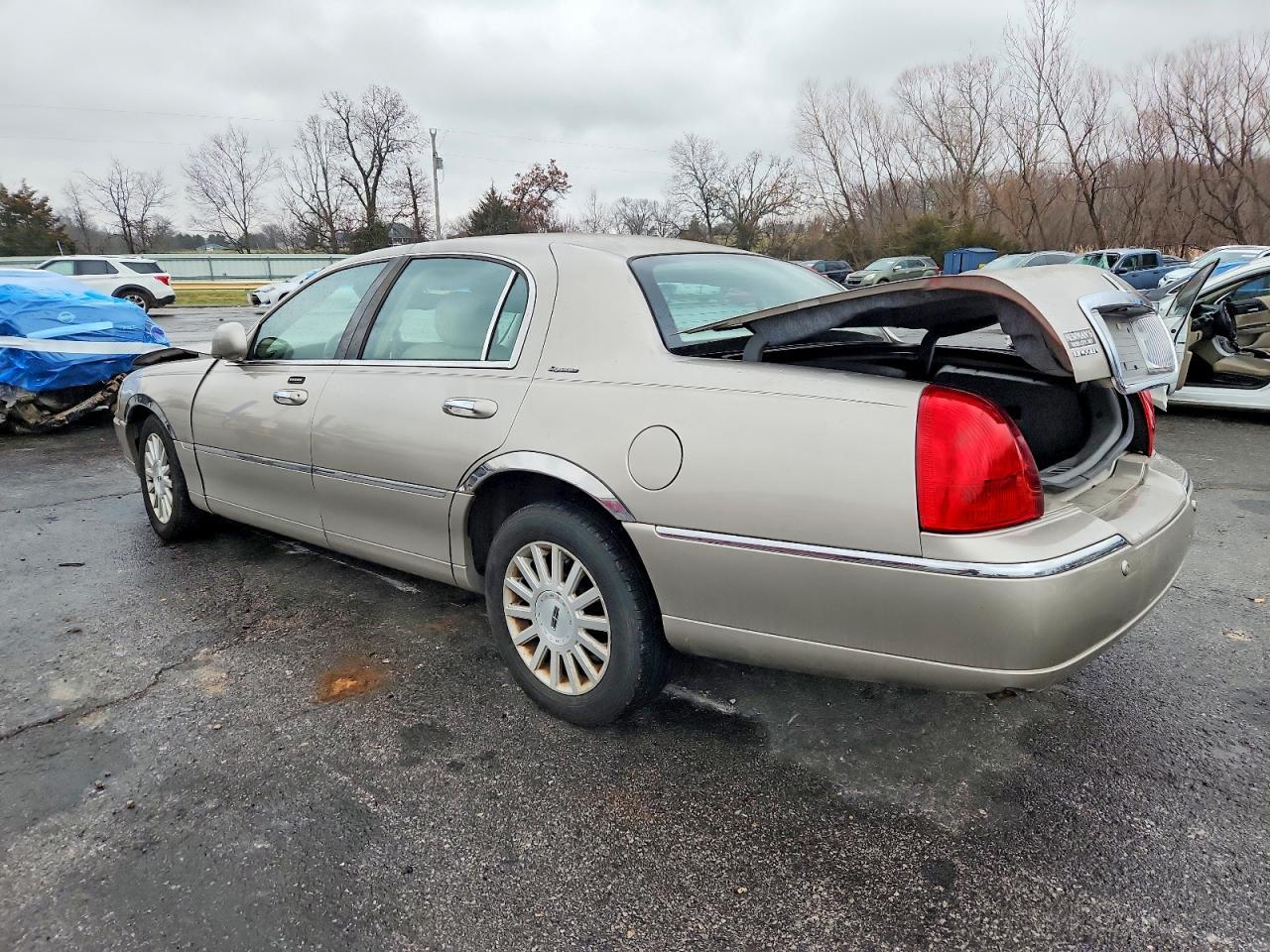 2003 LINCOLN Town Car