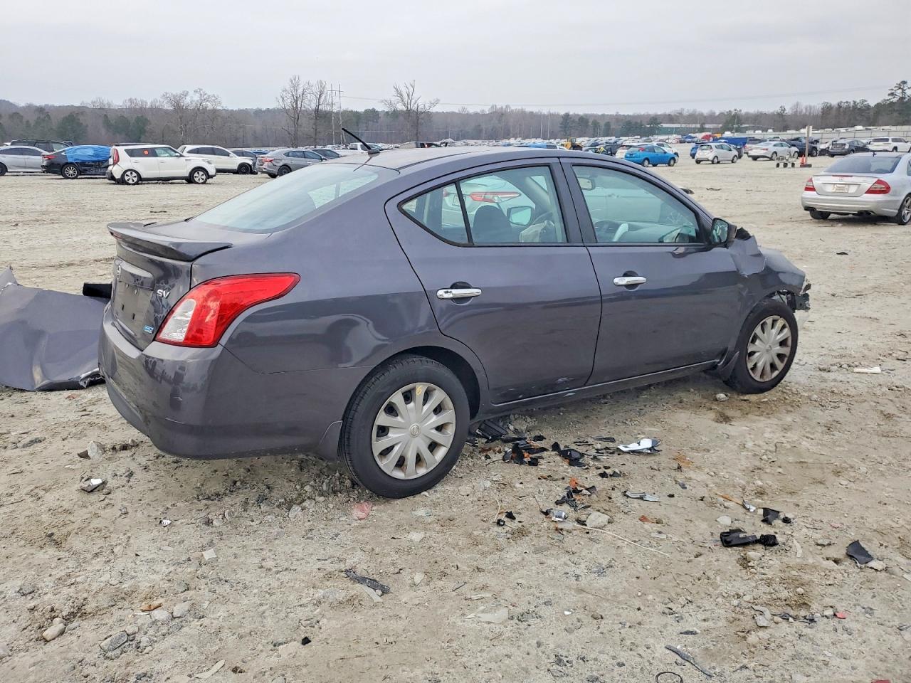 2015 NISSAN VERSA