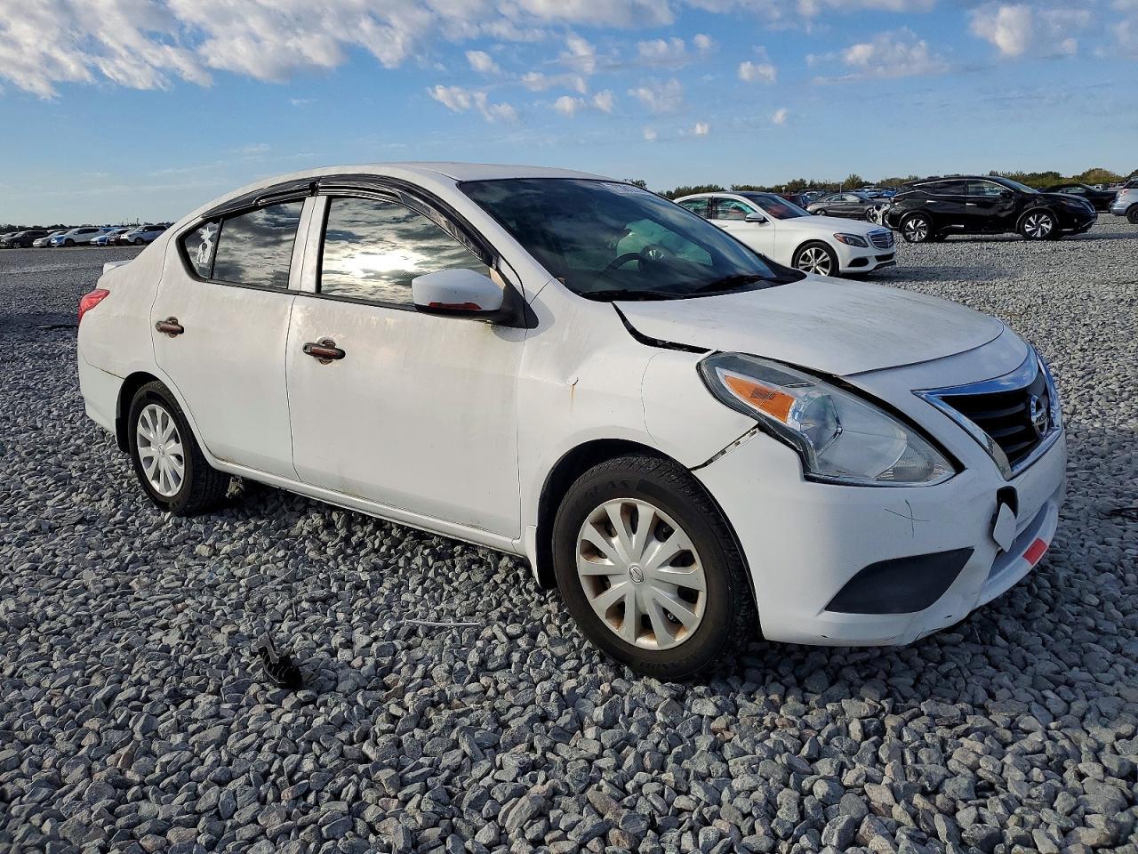 2017 NISSAN VERSA