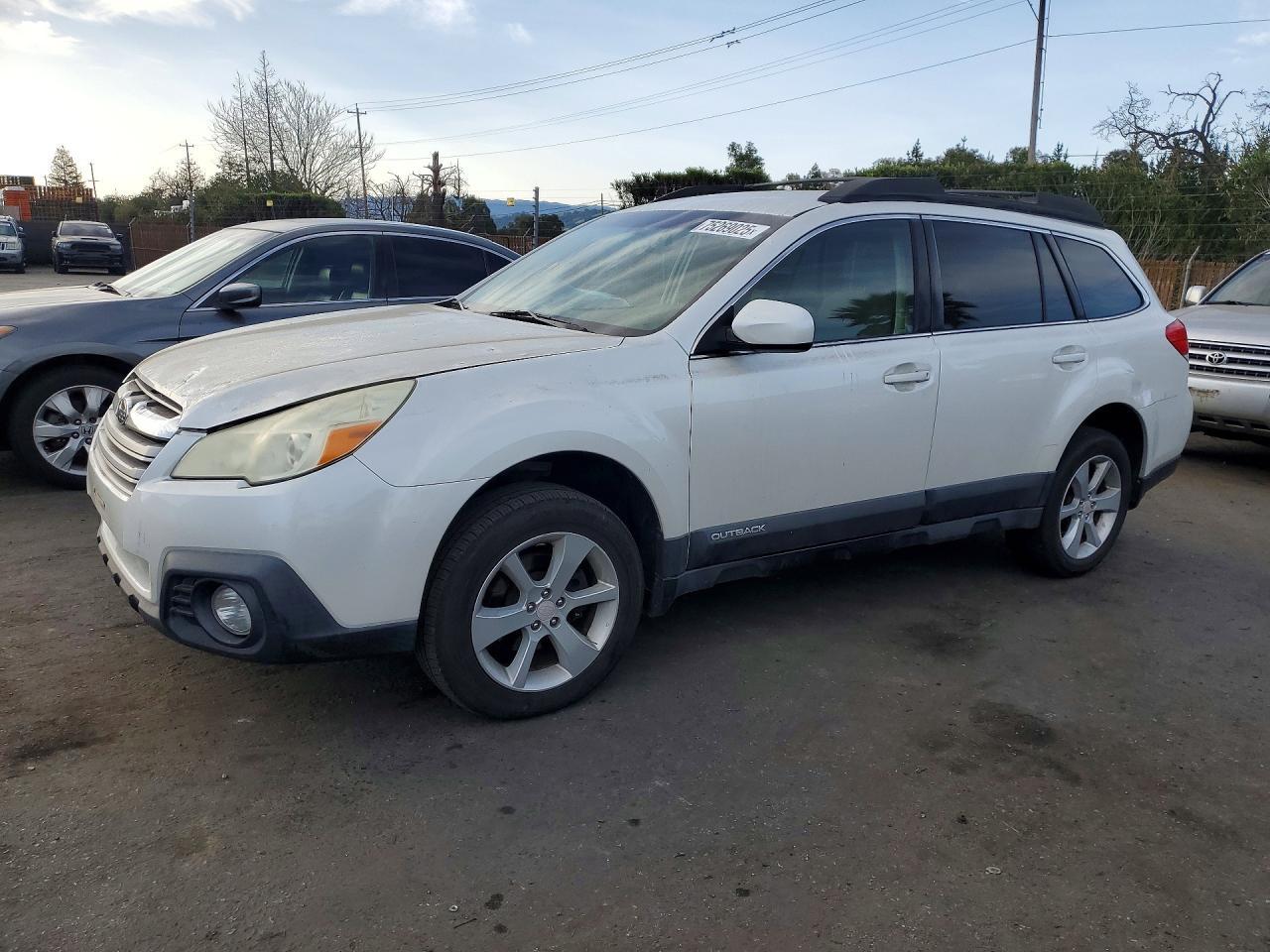 2013 SUBARU Outback