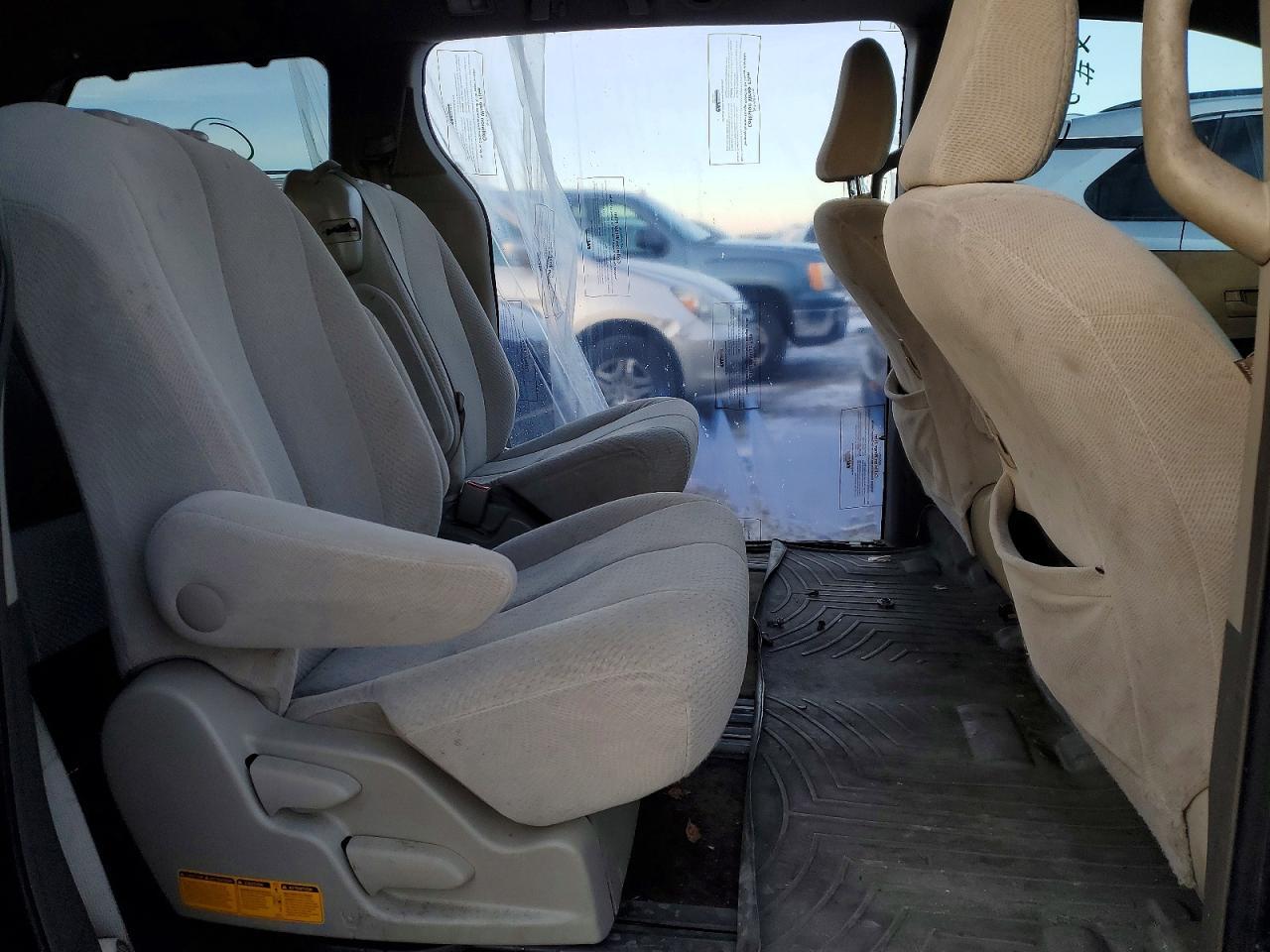 2013 TOYOTA SIENNA