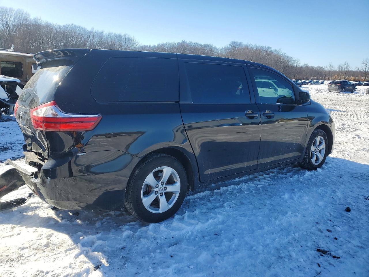 2017 TOYOTA SIENNA
