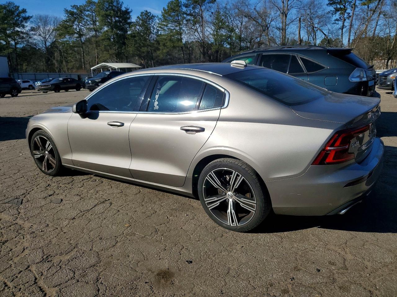 2021 VOLVO S60