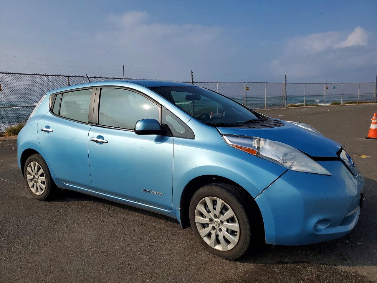 2015 NISSAN LEAF