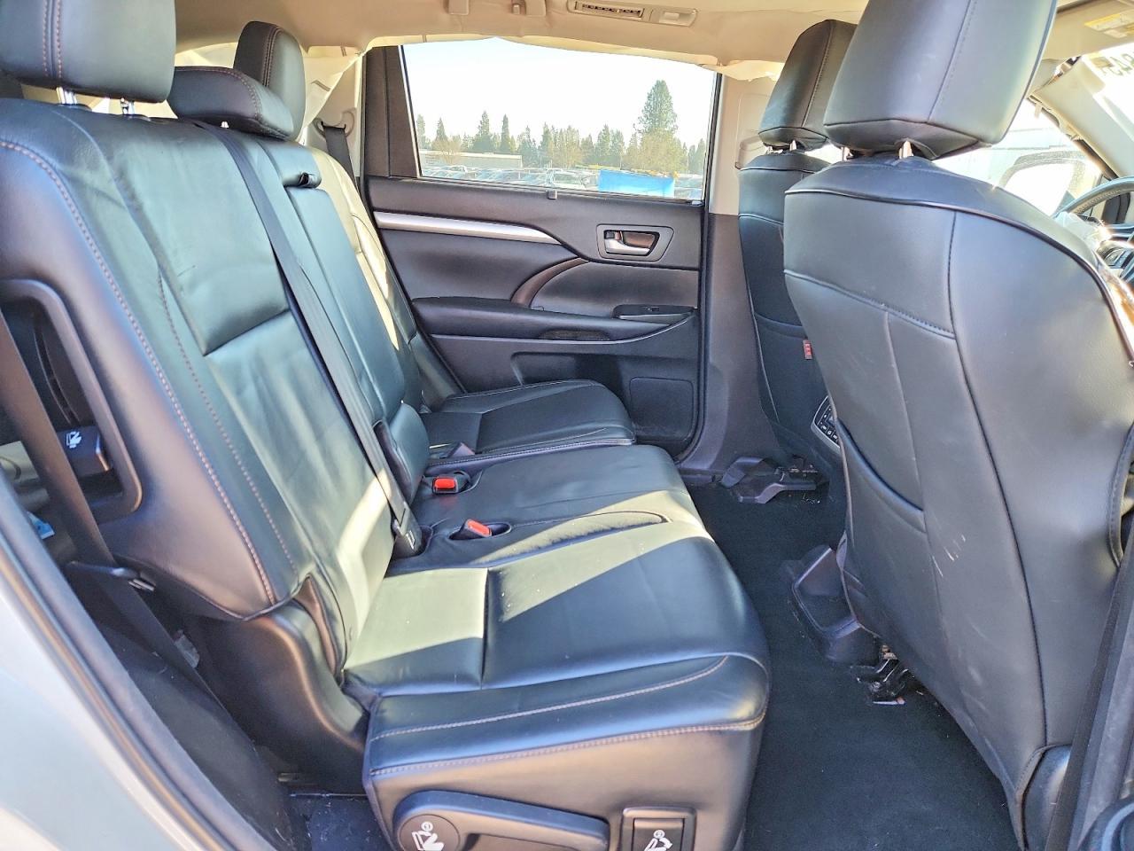 2016 TOYOTA HIGHLANDER