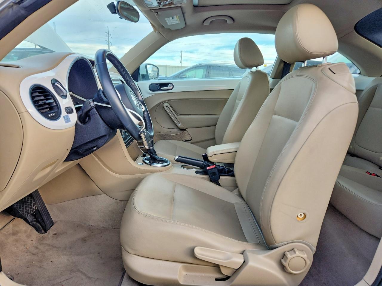2013 VOLKSWAGEN Beetle