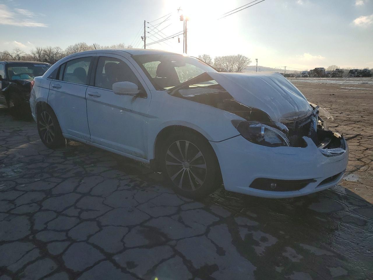 2013 CHRYSLER 200