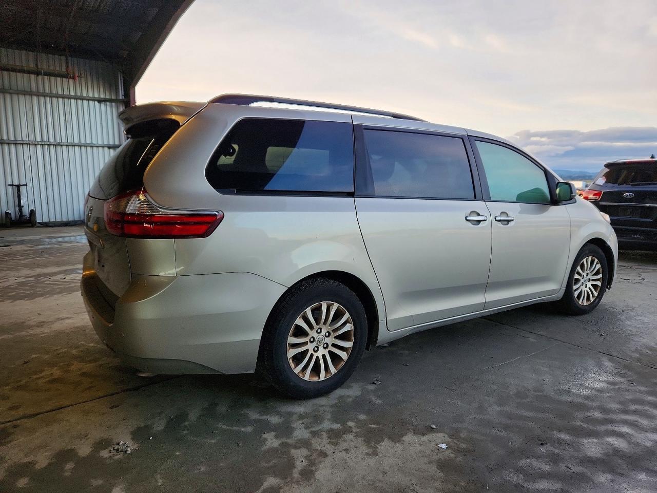 2015 TOYOTA SIENNA