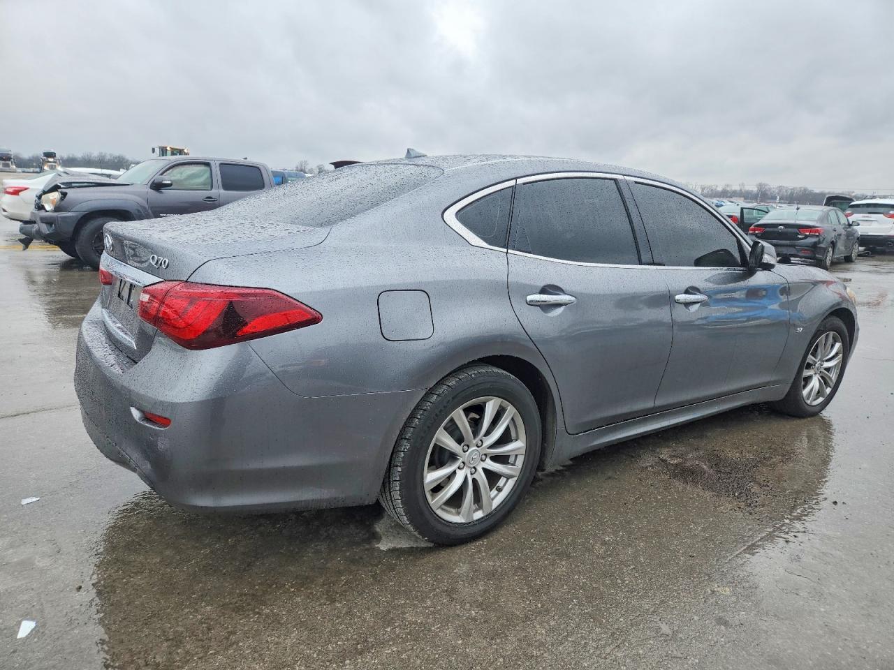 2016 INFINITI Q70