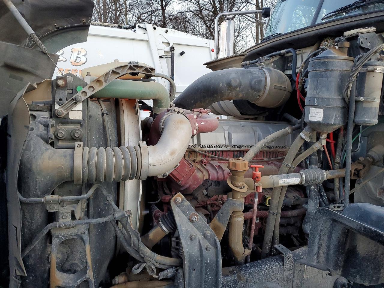 2016 MACK 700 GU700