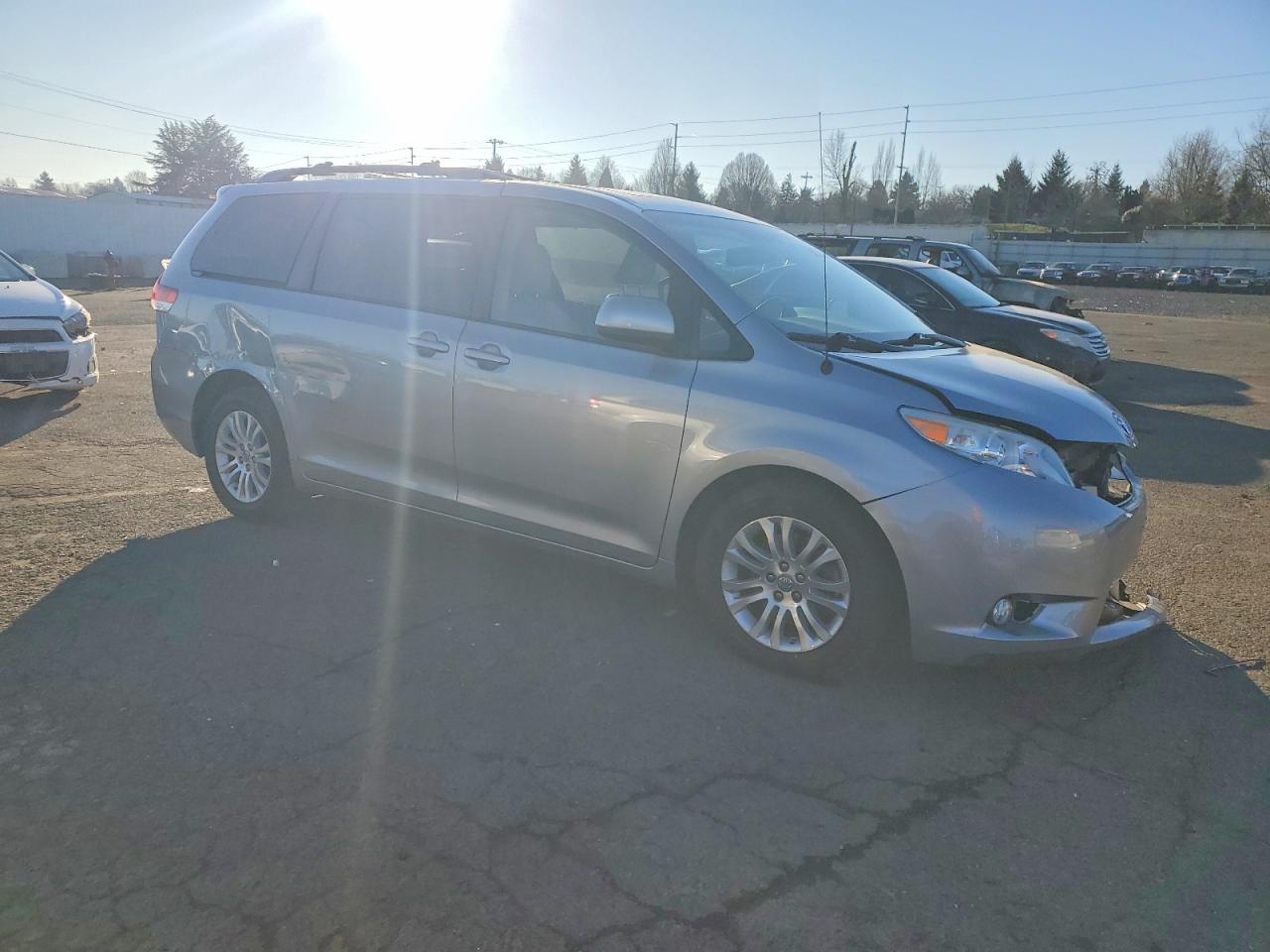 2013 TOYOTA SIENNA
