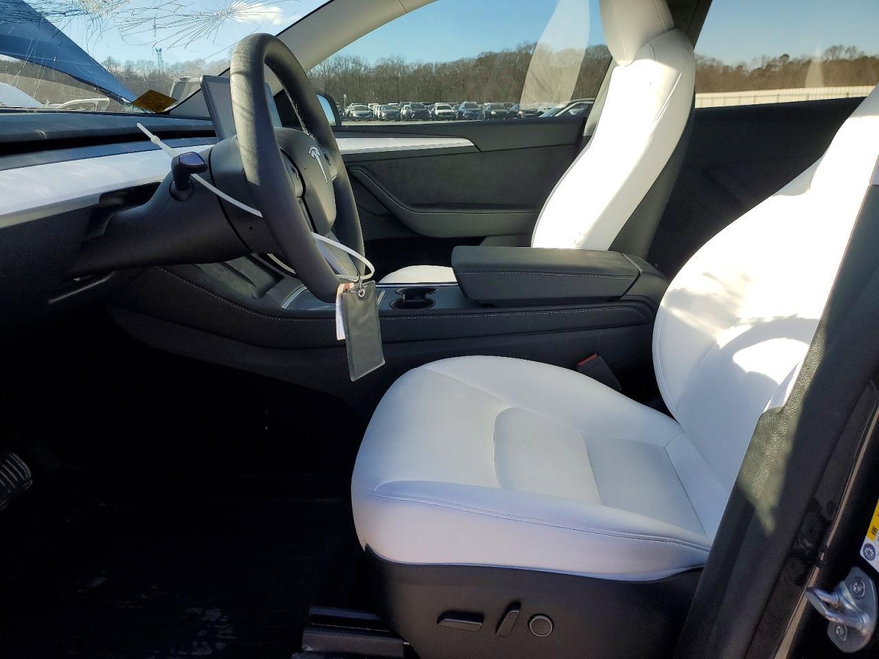 2025 TESLA MODEL Y