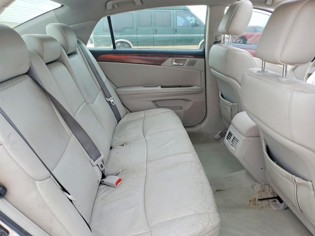 2011 TOYOTA Avalon