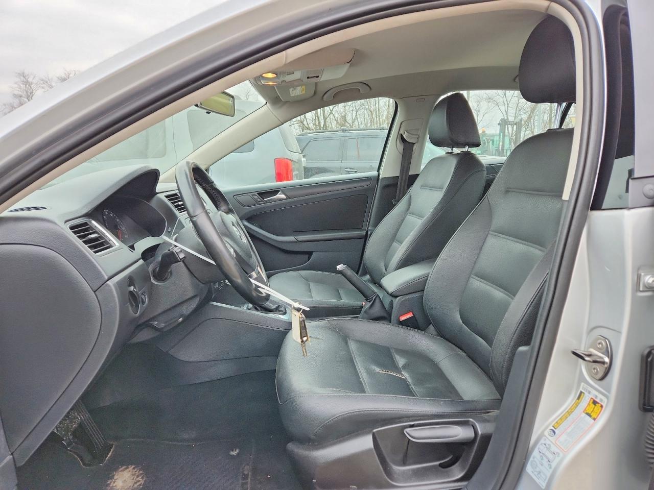 2011 VOLKSWAGEN JETTA