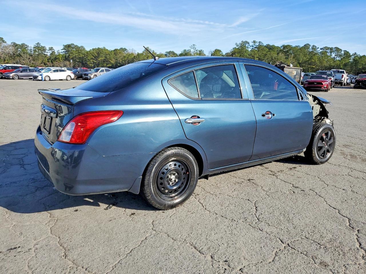 2017 NISSAN VERSA