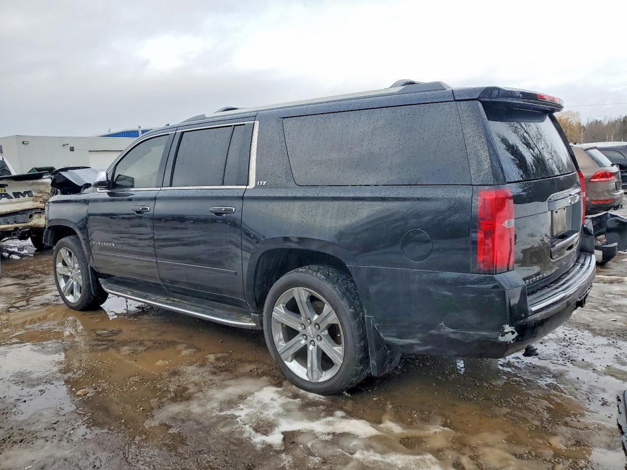 2016 CHEVROLET Suburban